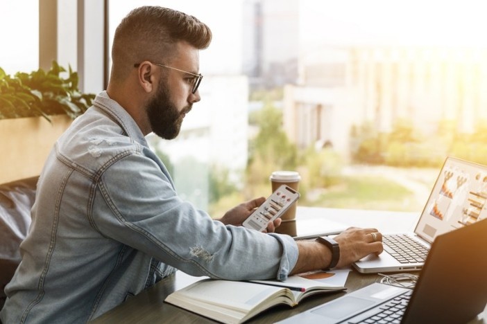 Opinion: Stocks Are a Better Bet Than Real Estate in 2020 stockbroker-managing-money