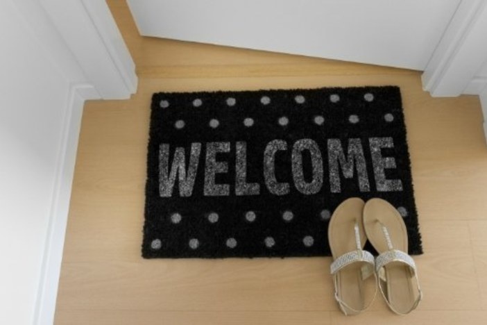 8 Essential Items to Include in Your Vacation Home Welcome Booklet vaaction_rental_welcome_book