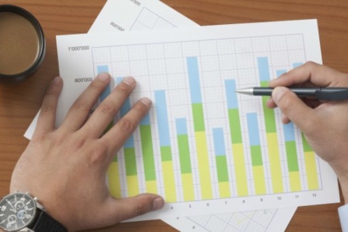 Should I Invest for Cash Flow or Growth? An Investor’s Analysis cash_flow_or_growth_investing
