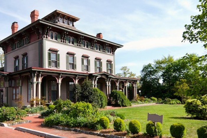 Investing in Historic Districts: What You Should Know About Zoning & Regulations invest-historic-district