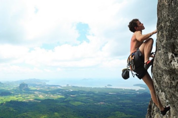 3 Lessons Real Estate Investors Can Learn About Overcoming Fear From Rock Climber Alex Honnold rock-climbing-fear