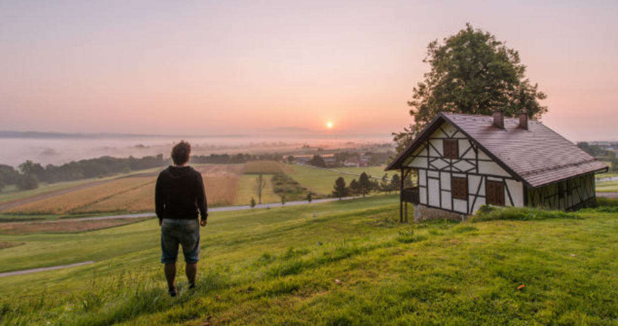 6 Practices to Give Your Rental Guests a Top-Notch Experience vacation-guests
